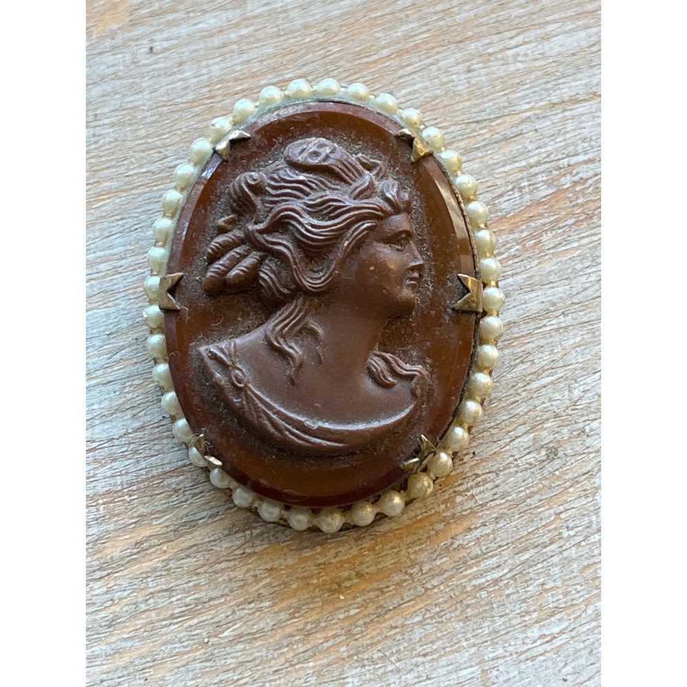 Cameo Brooch Faux Pearl Halo Victorian Style Brown Gold Tone Pin